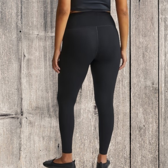 NWOT Everlane The Perform Legging Regular Length Black XS - Picture 3 of 3